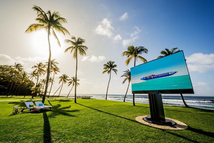 a-simply-spectacular-tv-display-for-your-outdoor-spaces